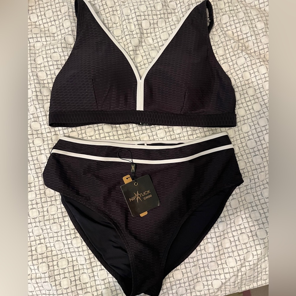 Nip Tuck Black Bikini Set NWOT 12